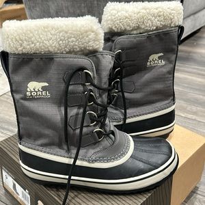 New SOREL women’s winter boots size 9